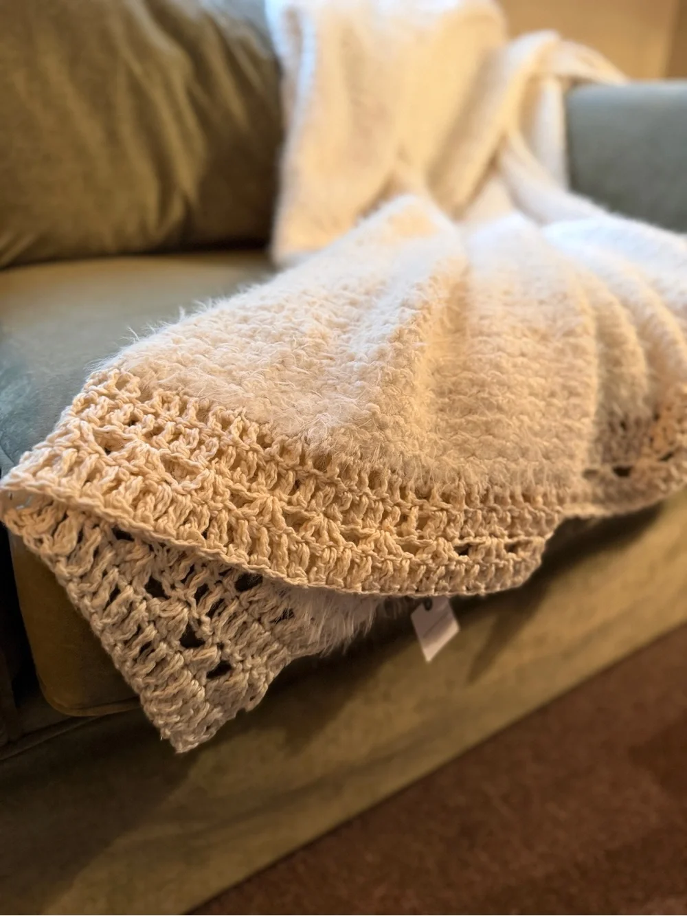 Anthropologie CROCHETED EYELASH WILDFLOWER THROW BLANKET, Ivory